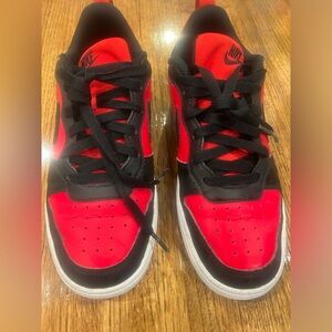 Youth Nike shoes, size 5.5